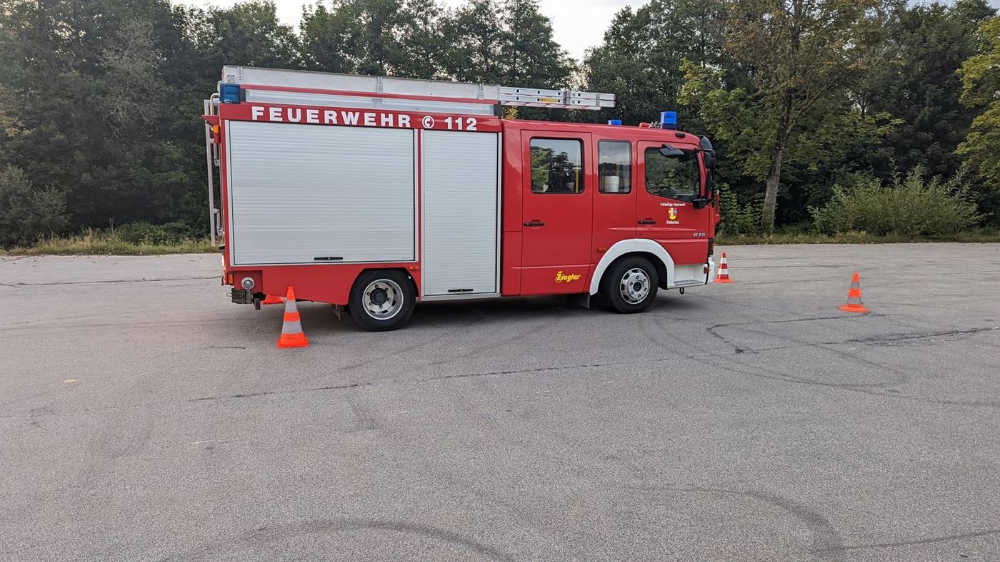 Löschgruppenfahrzeug LF 8/6 der Freiwilligen Feuerwehr Triefenried in der Seitenansicht